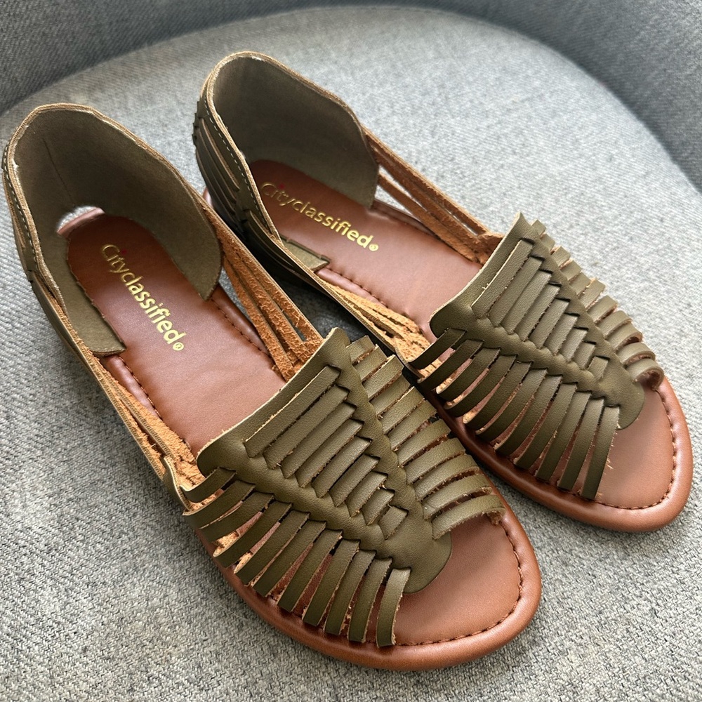 City classified Olive  Sandals